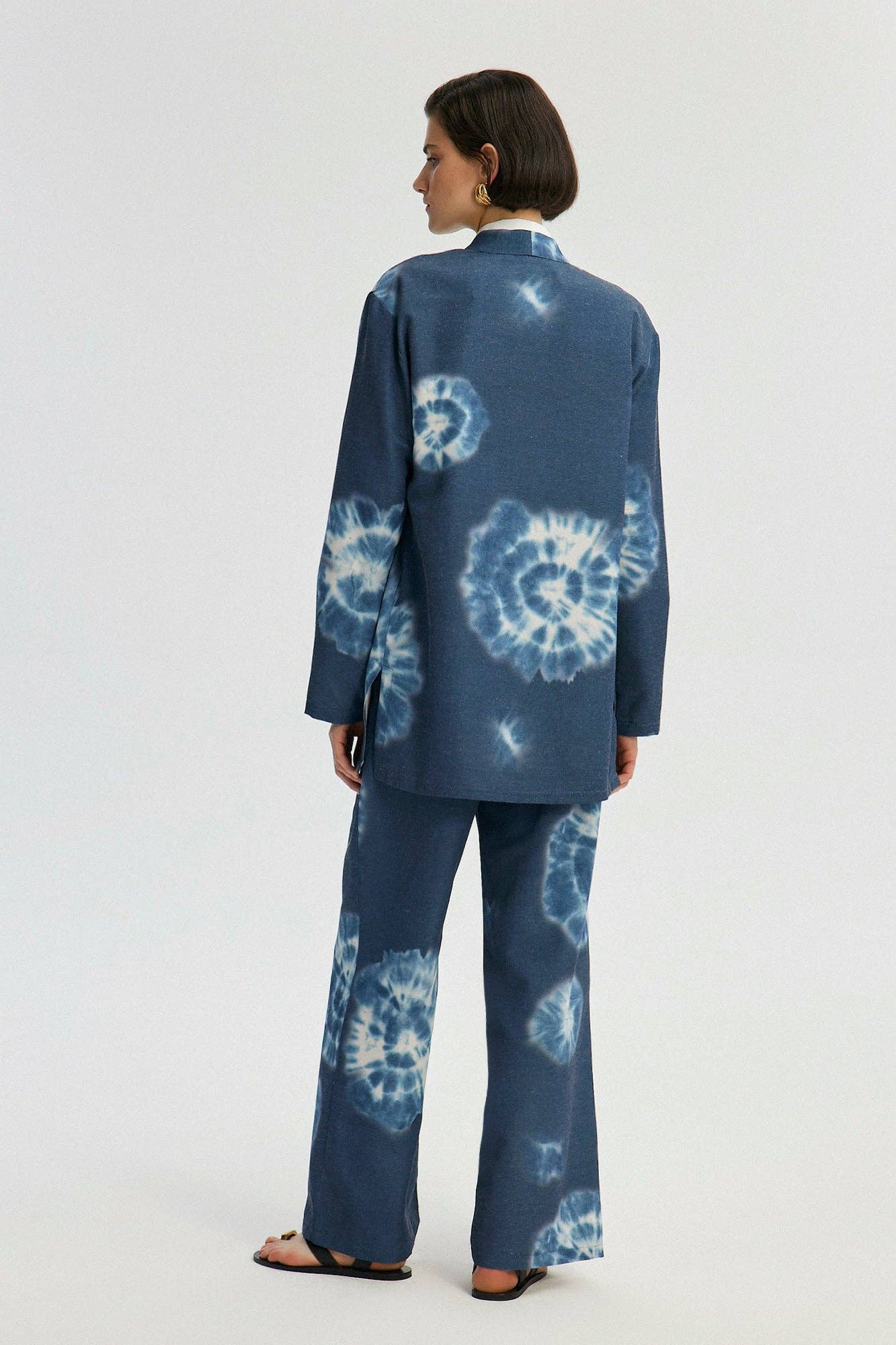 Giacca tie-dye blu stile kimono