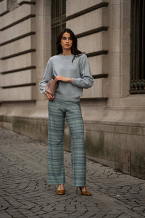 Maglia con maniche traforate e scollo tondo
