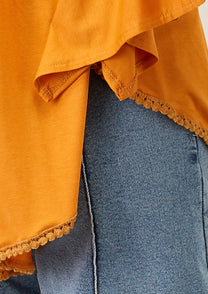 Blusa elasticizzata off-shoulder con maniche a volant