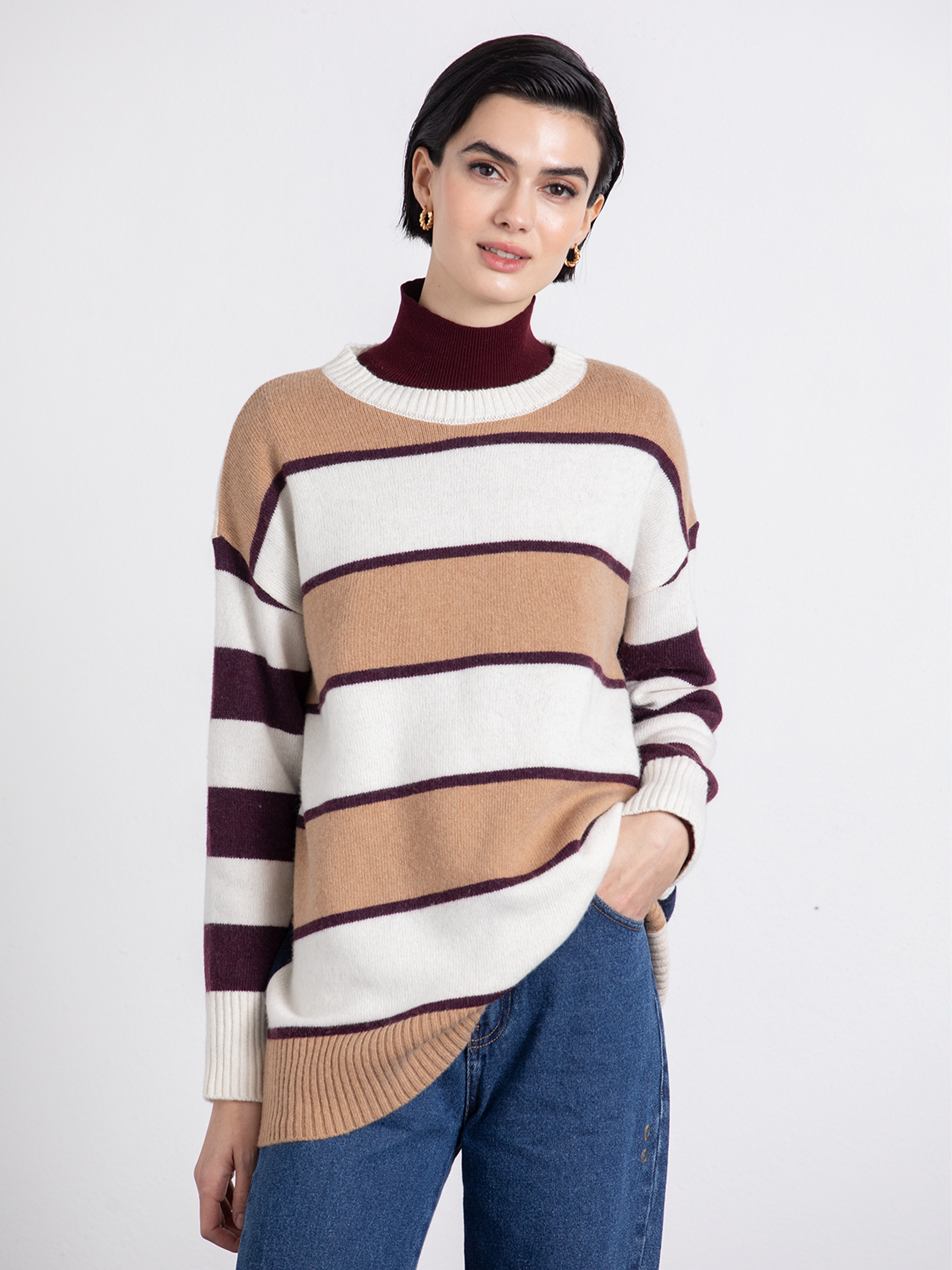 Maglione oversize a righe con collo alto
