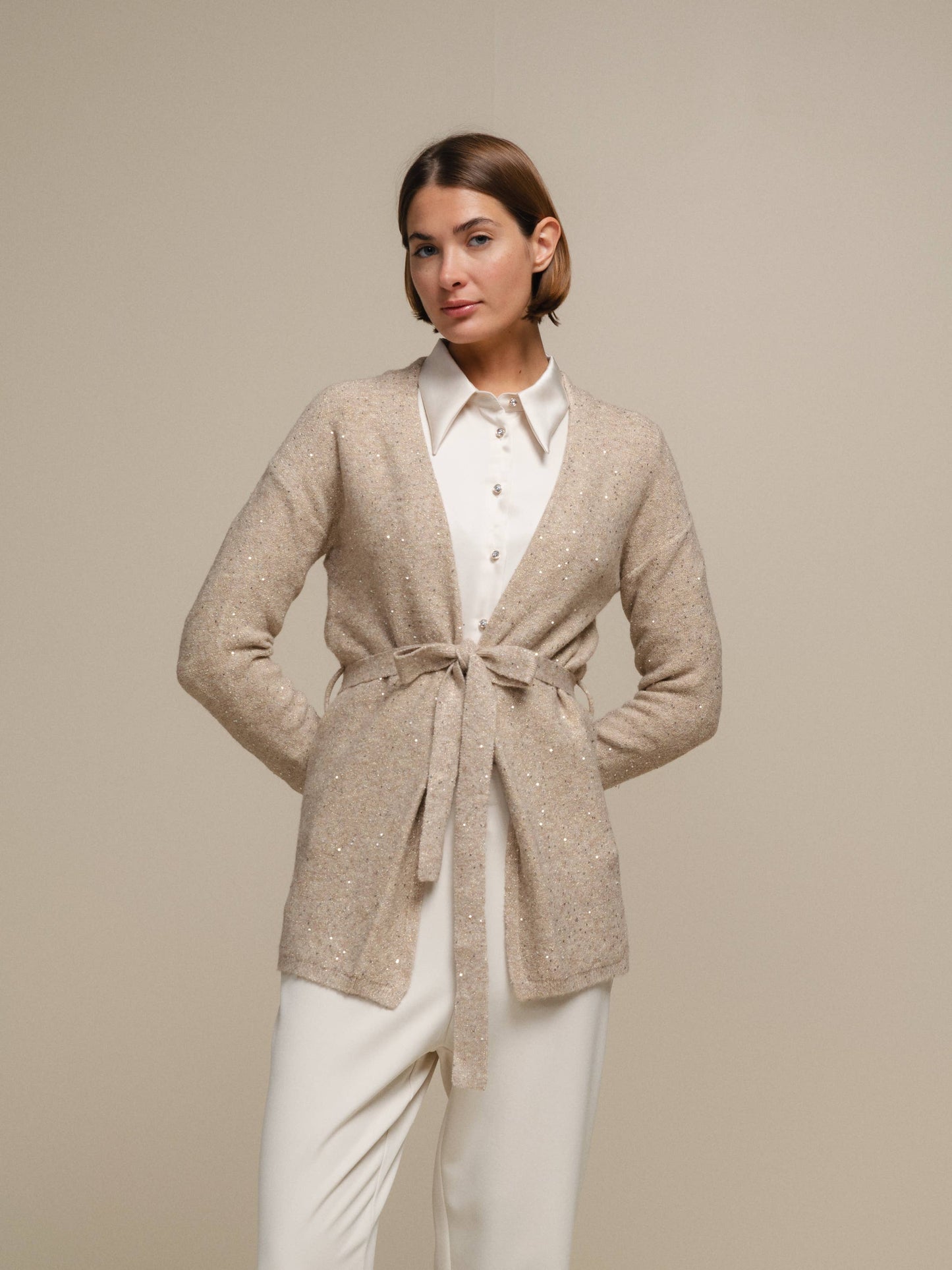 Cardigan in maglia con cintura e micro paillettes