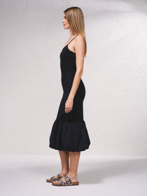 Abito midi aderente con spalline sottili