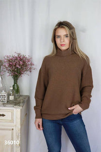 Maglione a collo alto in maglia con maniche aderenti