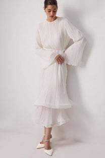 Abito lungo elegante in chiffon plissettato con maniche fluide