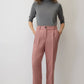 Pantaloni rosa a righe con pieghe