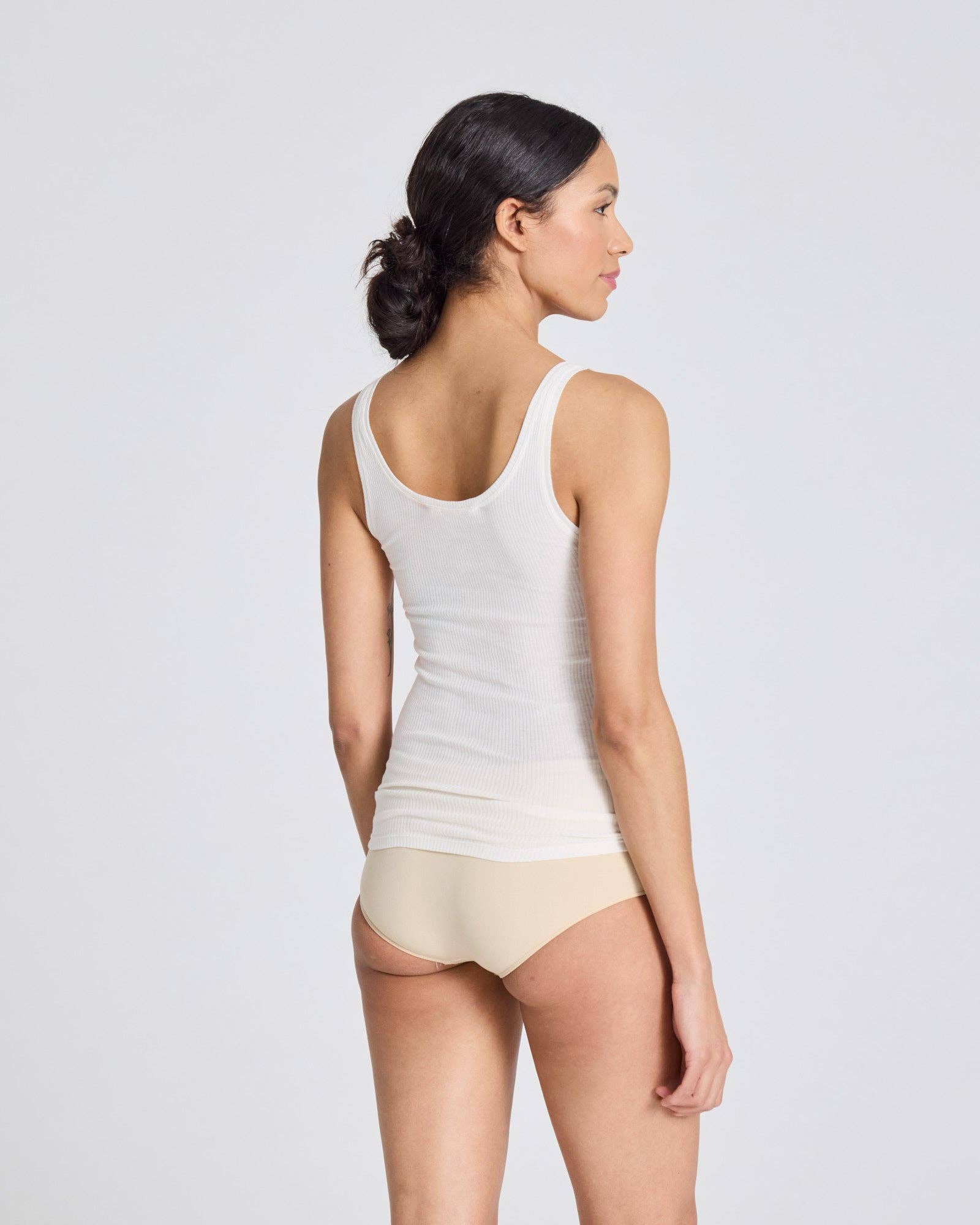 Top canotta Beate a costine in cotone biologico, bianco sporco