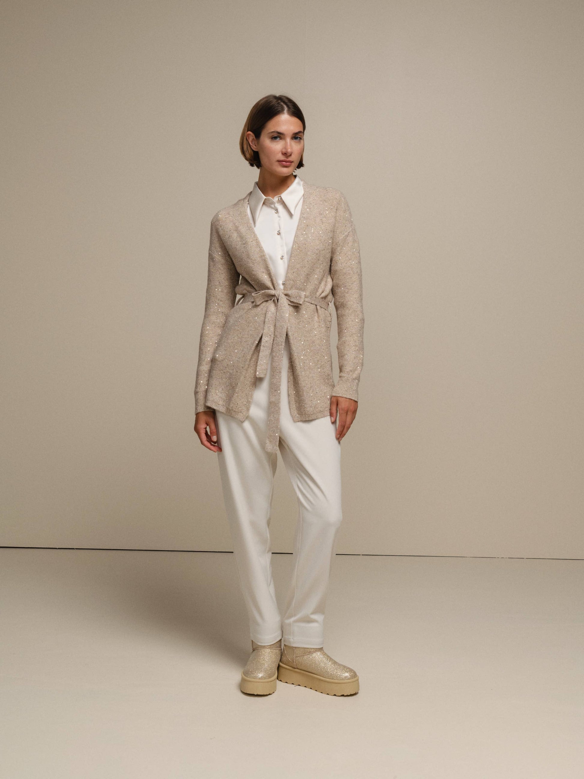 Cardigan in maglia con cintura e micro paillettes