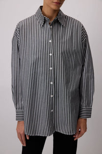 Camicia oversize a righe sottili in misto cotone