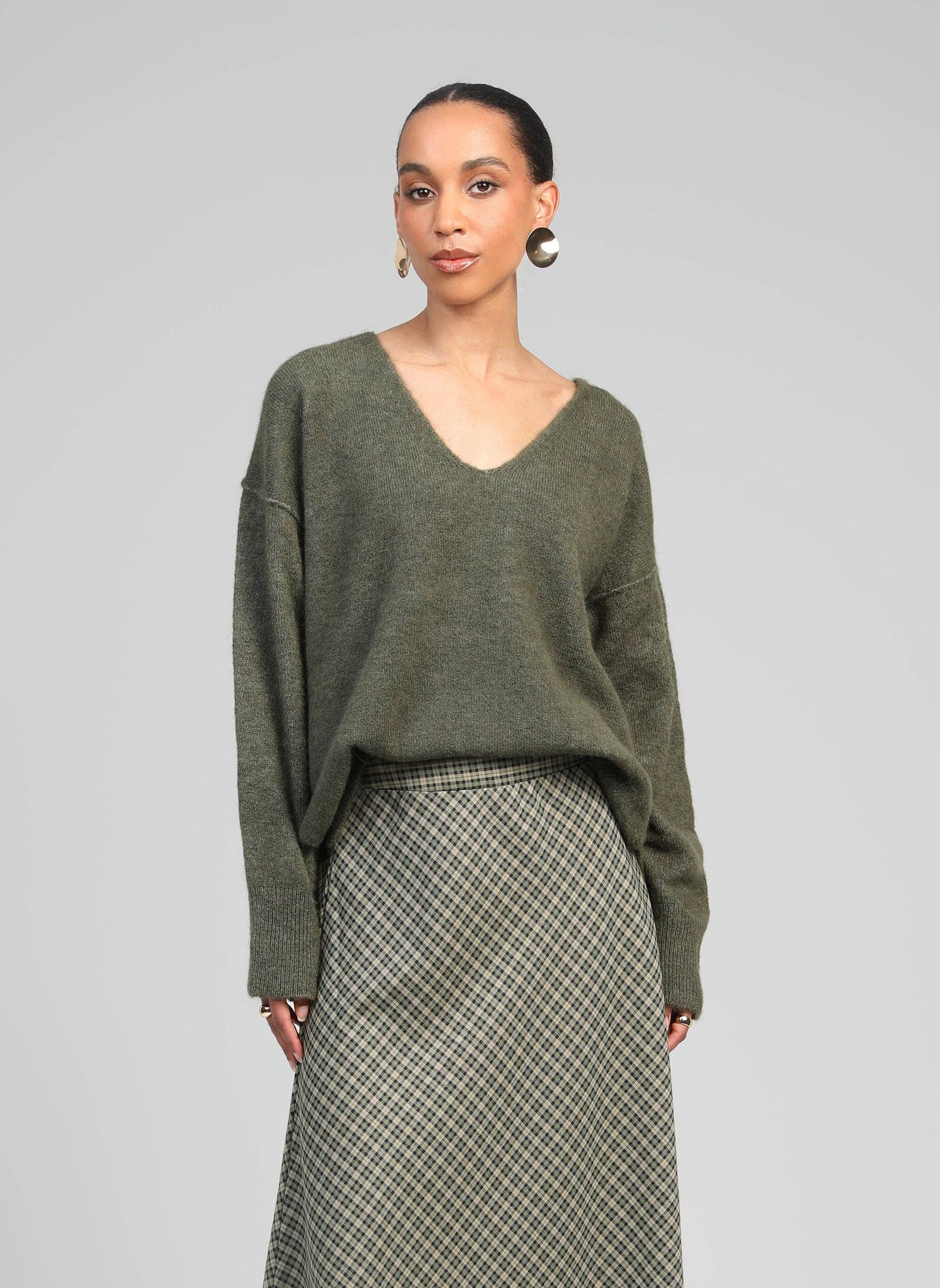 Maglione oversize Livya verde militare con scollo a V