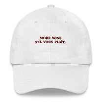 Cappellino in cotone con ricamo “More Wine s’il vous plaît”