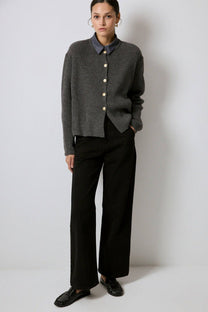 Cardigan in maglia antracite con bottoni dorati