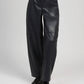 Pantaloni in similpelle blu marino a gamba ampia