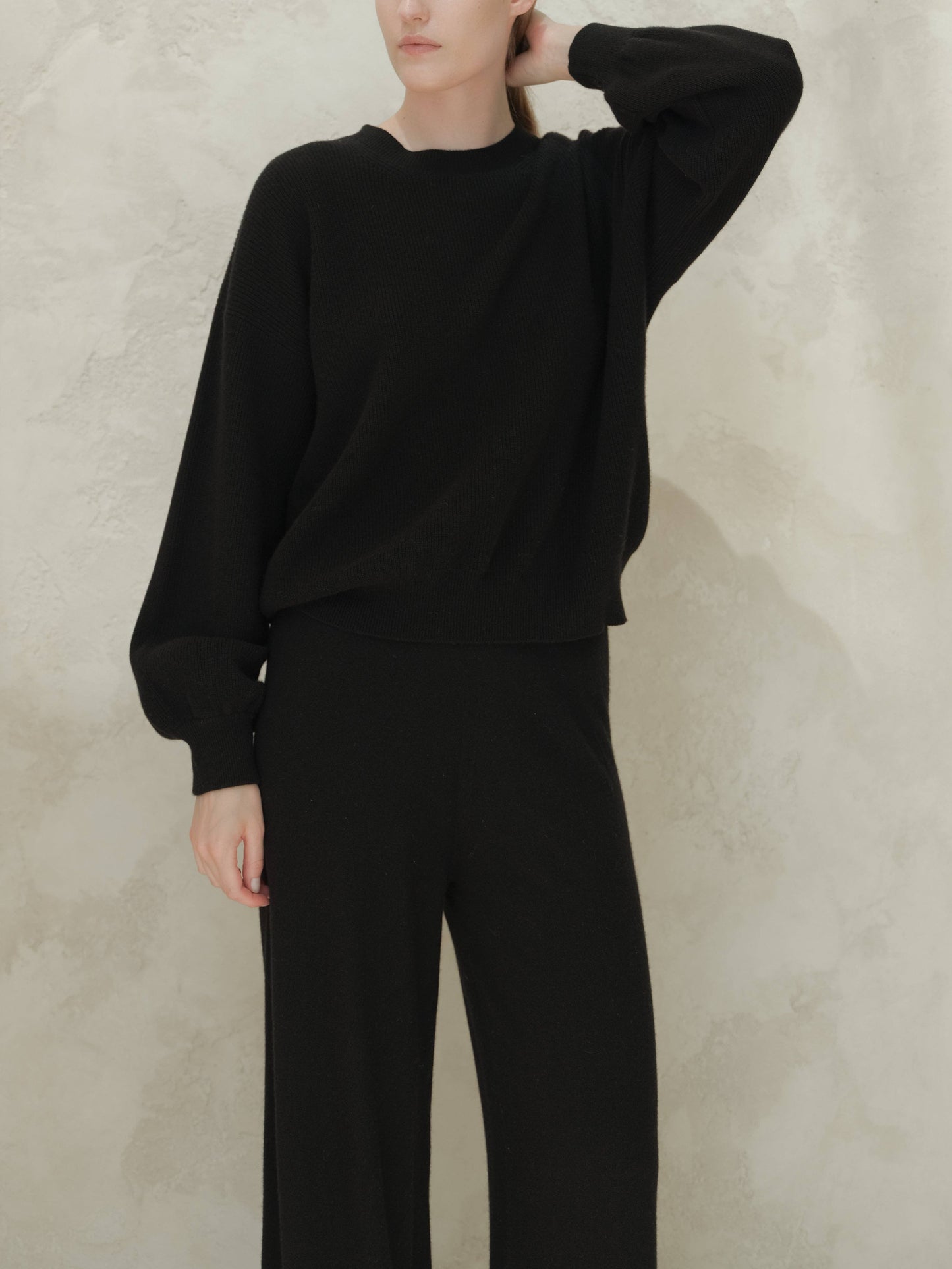 Maglione girocollo a costine in misto cashmere con maniche a palloncino