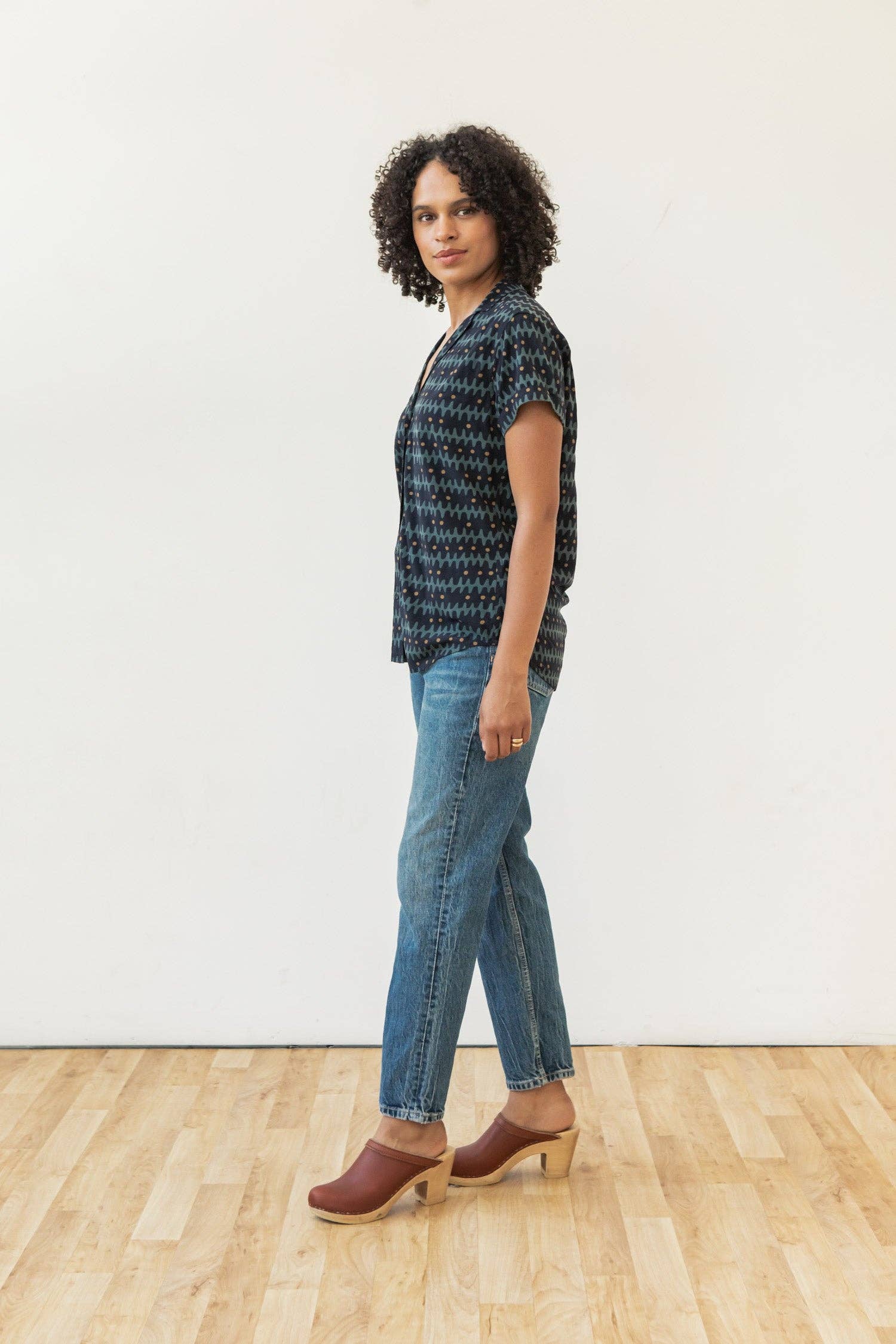 Camicia Innes a maniche corte con stampa a spina di pesce