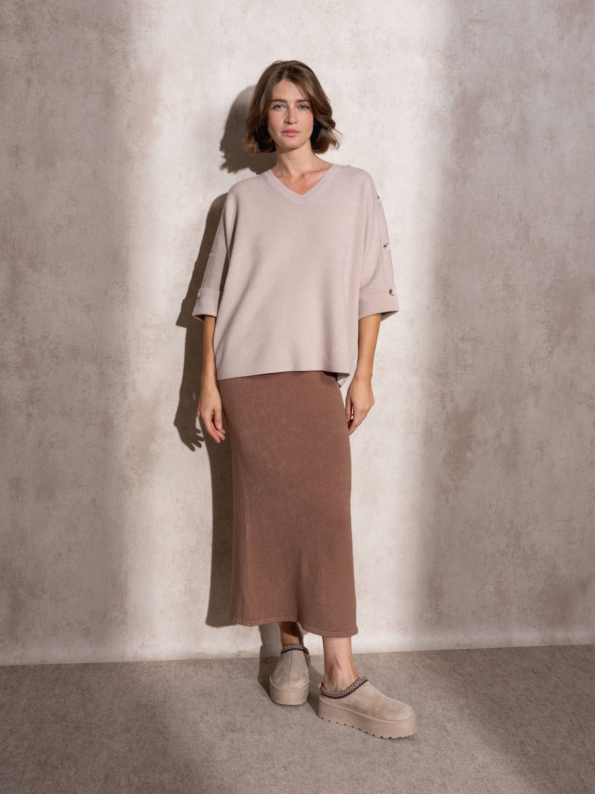 Maglia ampia in maglia con bottoni sulle maniche