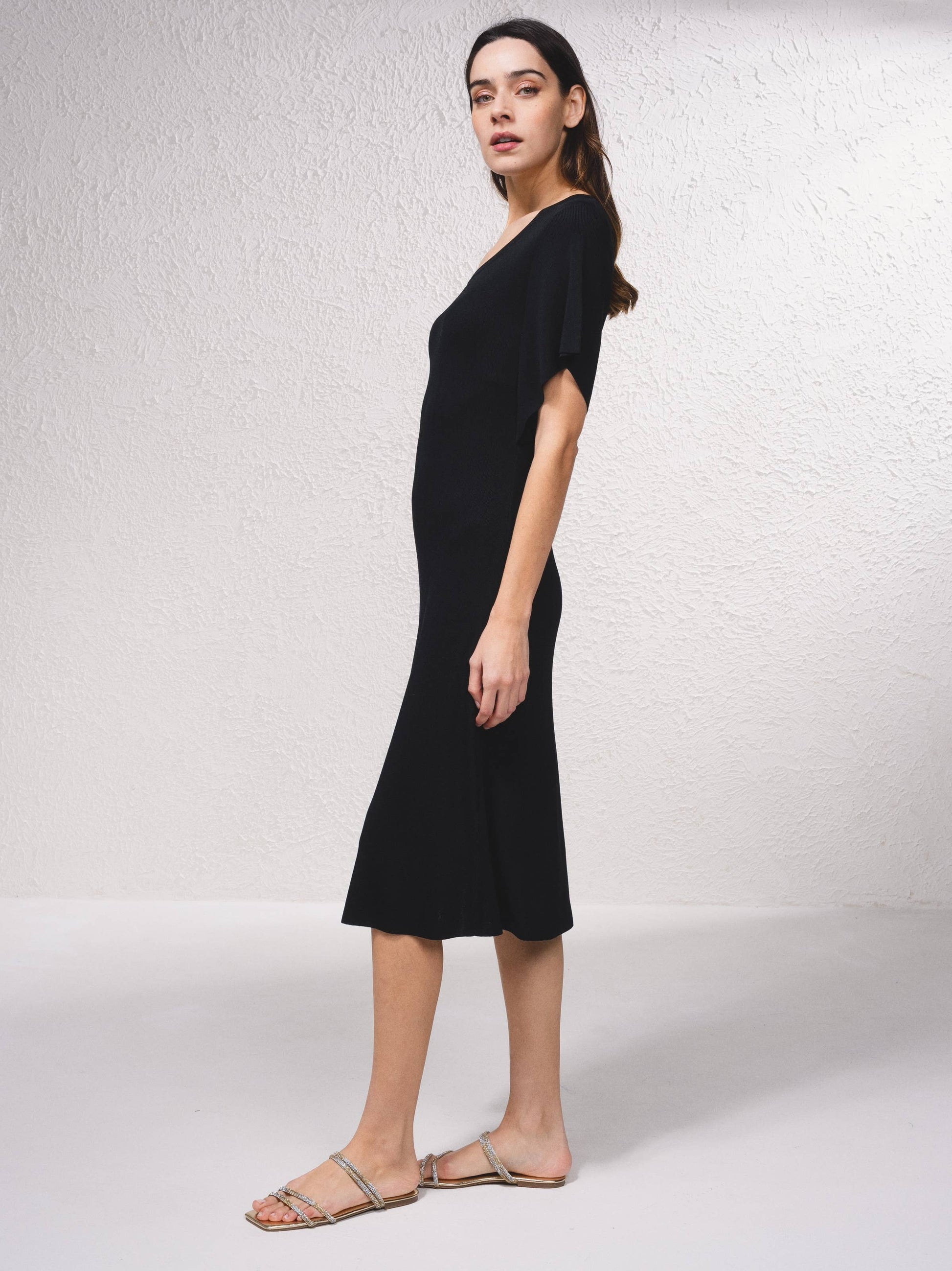 Abito midi in maglia a coste con maniche fluide
