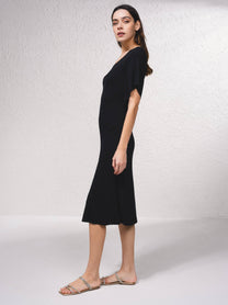 Abito midi in maglia a coste con maniche fluide
