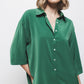 Blusa oversize verde con colletto classico