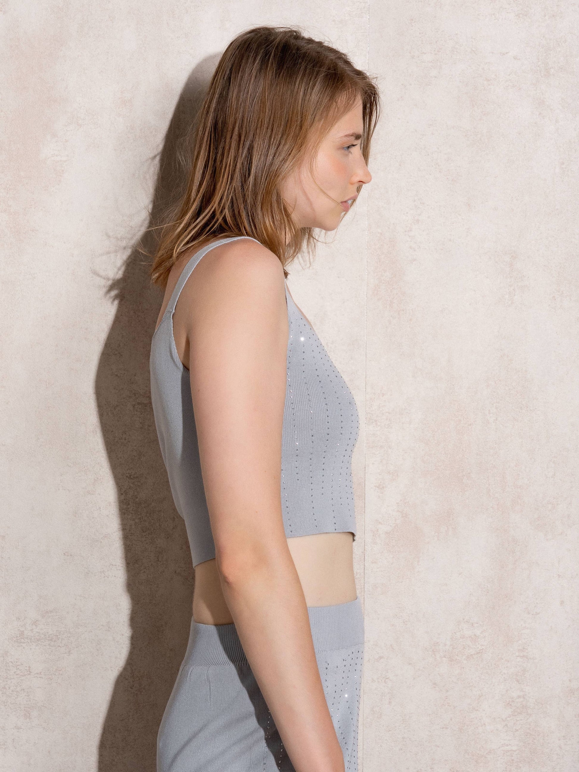 Top cropped in maglia con glitter