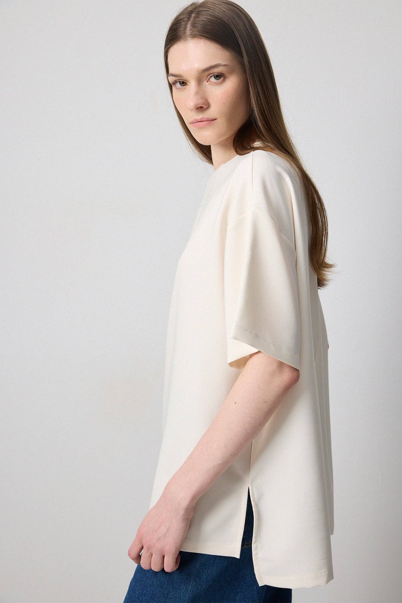 T-shirt in crepe oversize a maniche corte