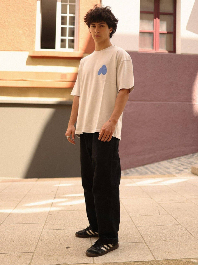 T-shirt oversize grigia con stampa spray