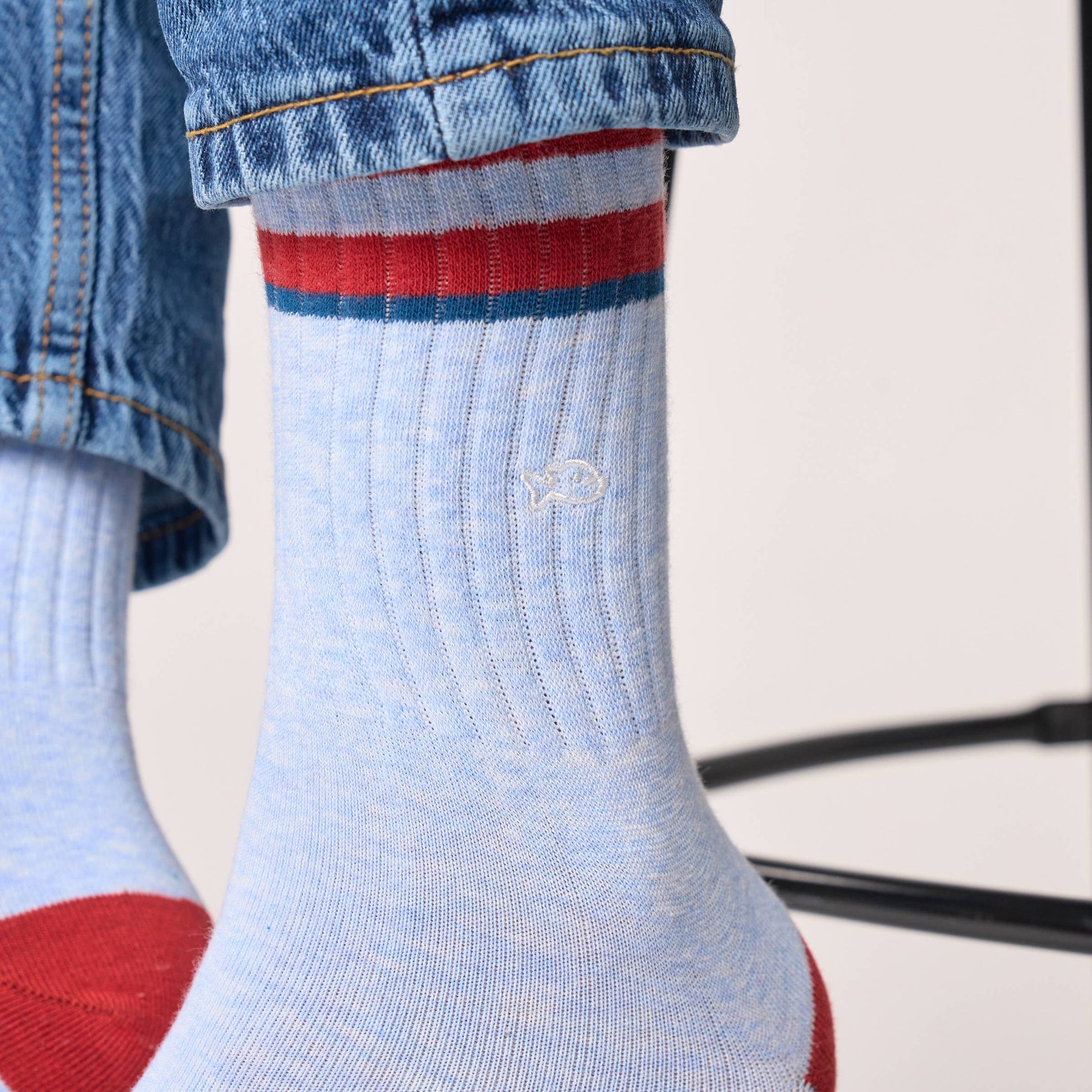 Calzini retrò in cotone pettinato azzurri a righe rosse e blu