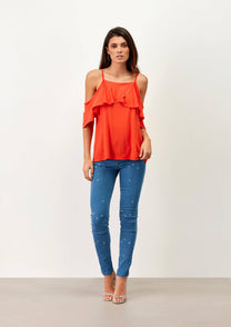 T-shirt con spalle scoperte e volant