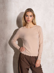 Maglia in maglia girocollo con bottoni dorati