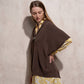 Cappa in maglia con fibbia decorativa
