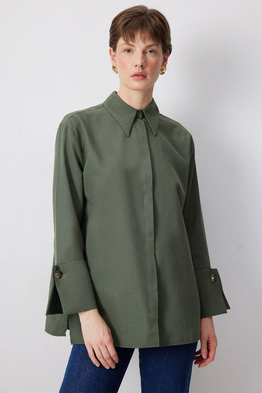 Camicia in popeline con polsini ampi in misto cotone