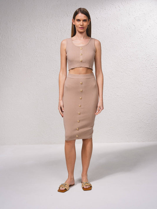Top corto in maglia a costine con bottoni