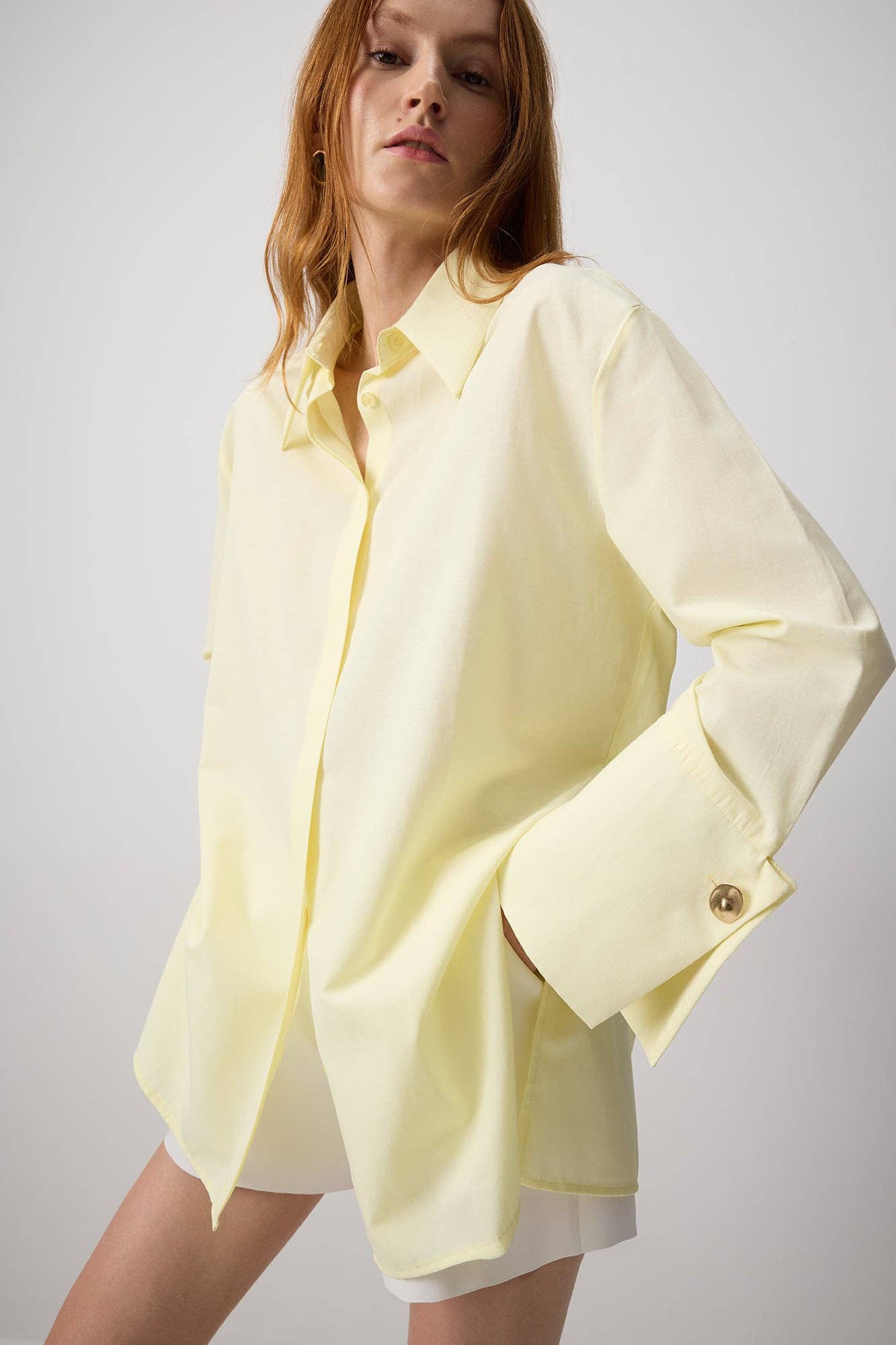 Camicia in popeline con polsini ampi