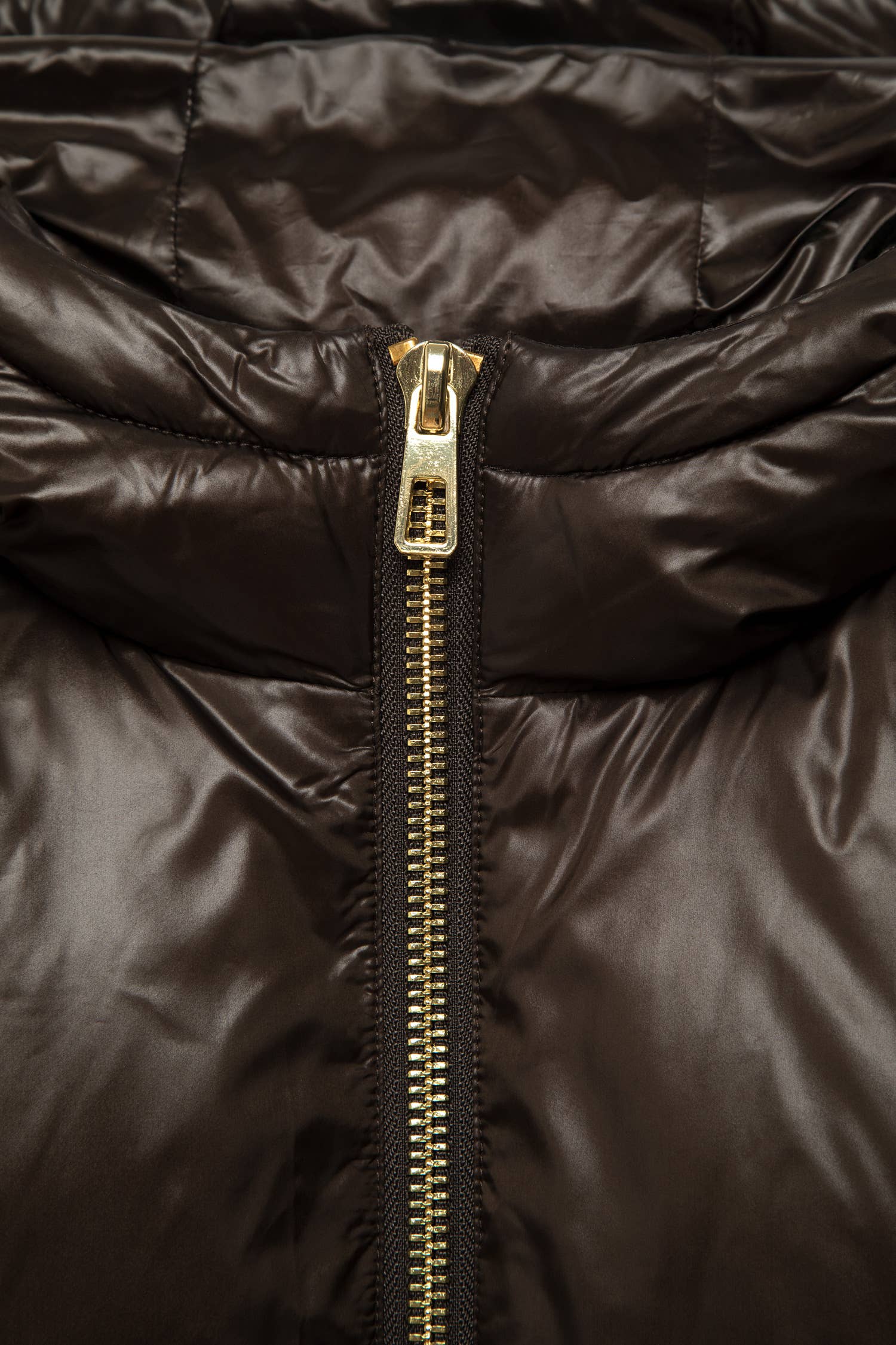 Gilet imbottito con cappuccio e lacci laterali
