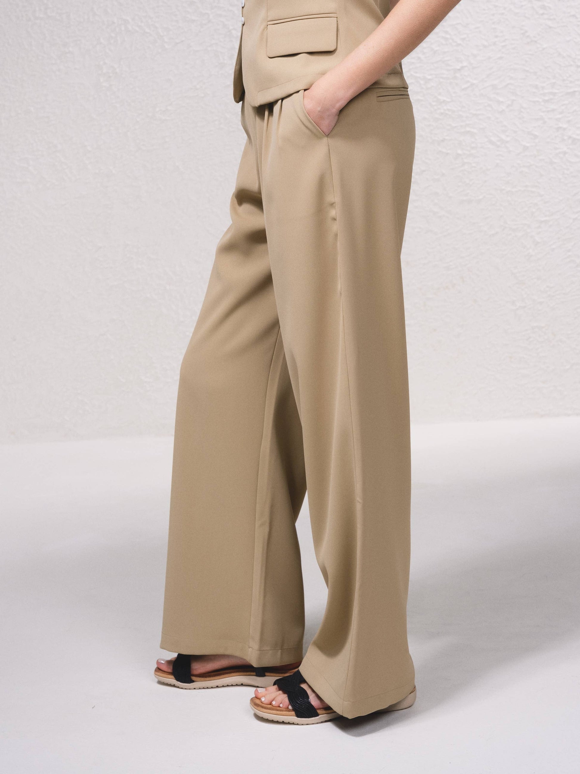 Pantaloni da abito ampi con pinces