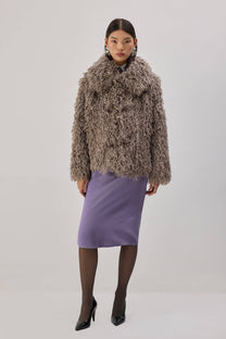 Cappotto in pelliccia sintetica riccia color visone