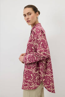 Camicia rosa a fantasia floreale dal fit comodo