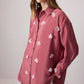 Camicia oversize rosa con applicazioni floreali 3D