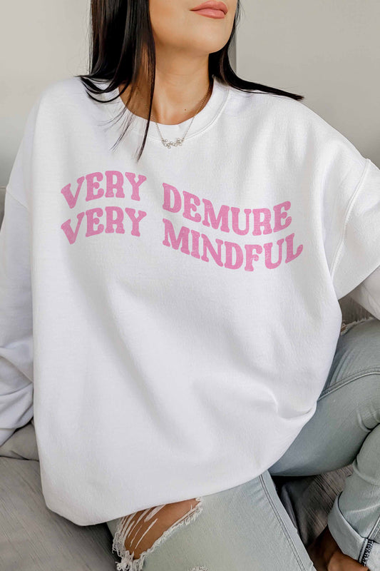 Felpa oversize con stampa “Very Demure Very Mindful”