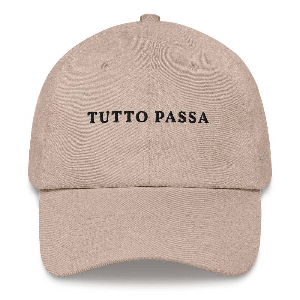 Cappellino Dad Hat ricamato “Tutto passa”