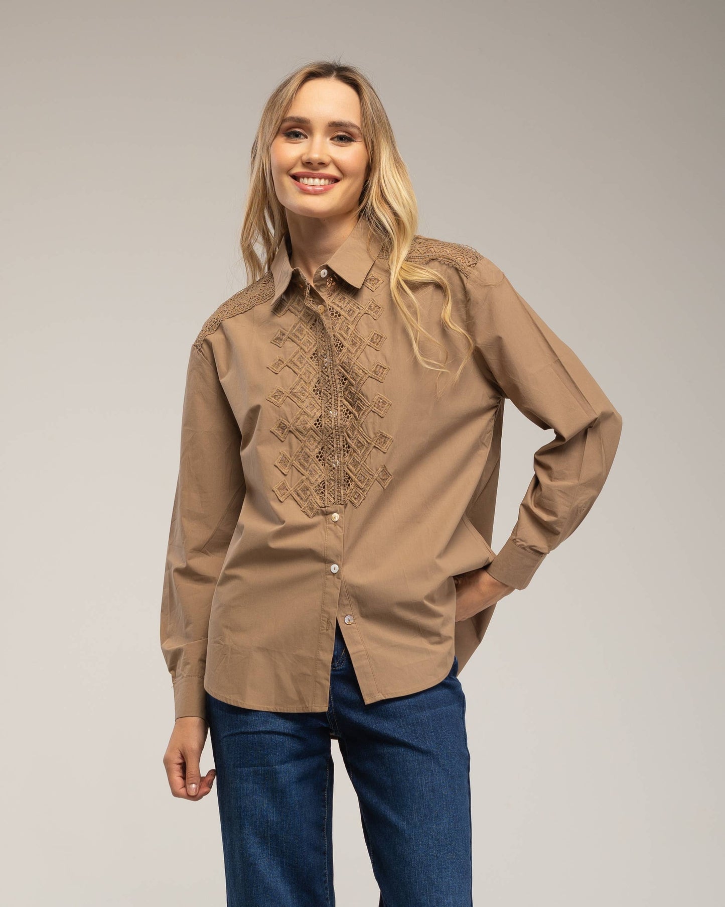 T-shirt basic scollo a V con maniche a coste