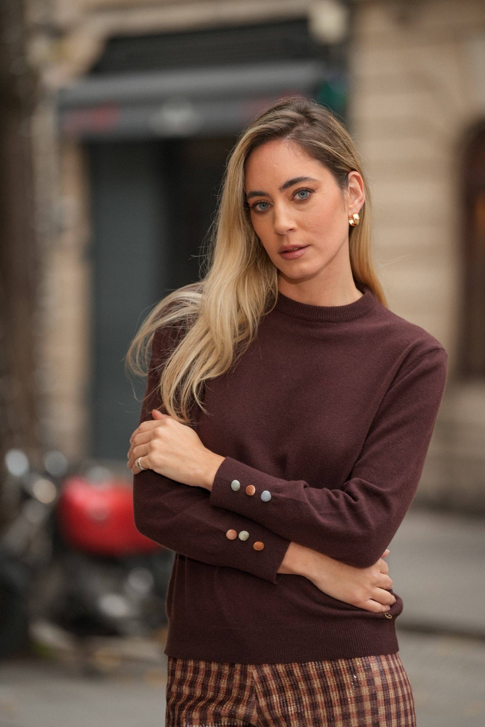 Maglia girocollo con bottoni multicolore