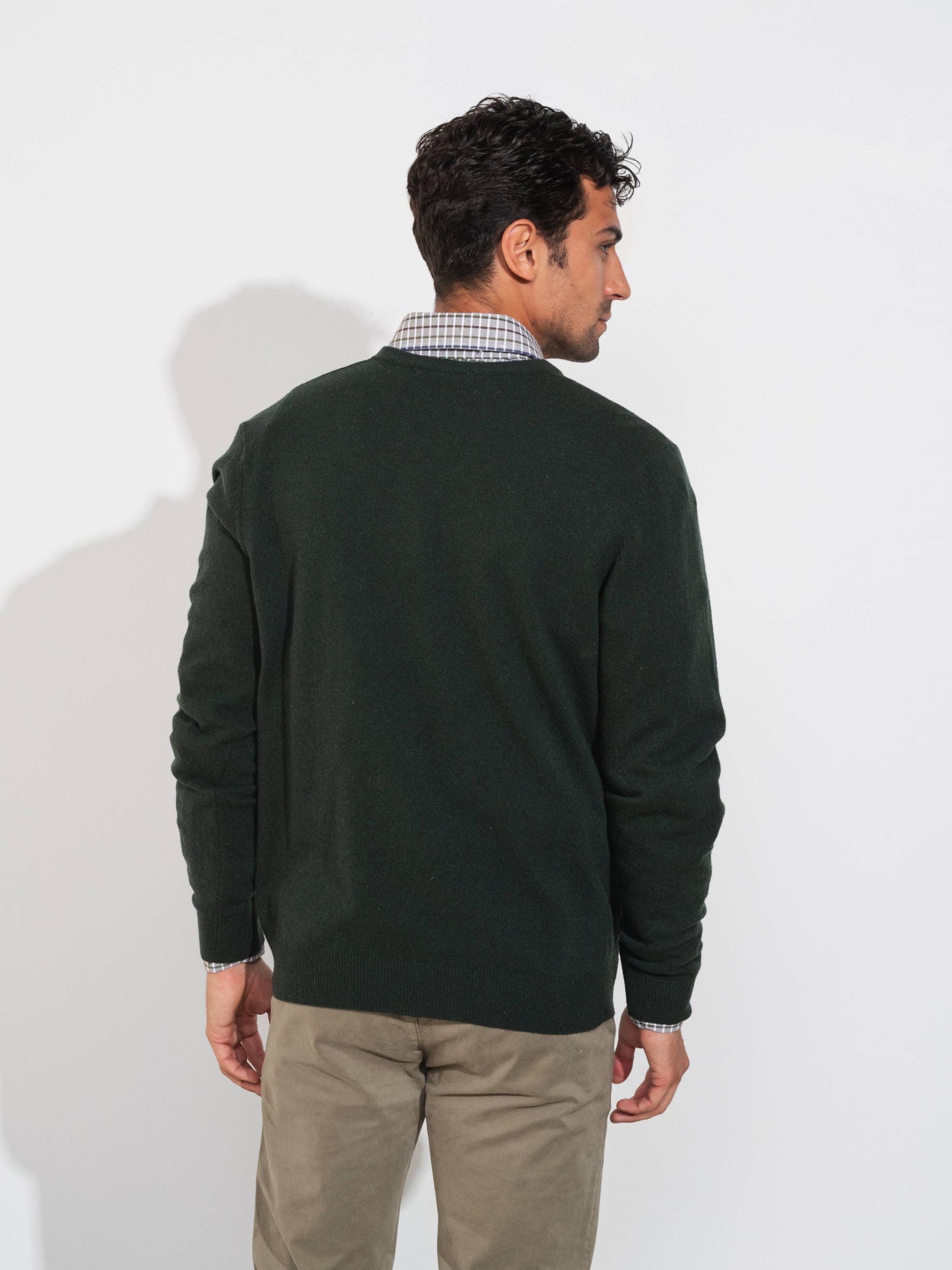 Pullover in lana a maglia fine con scollo a V e ricamo
