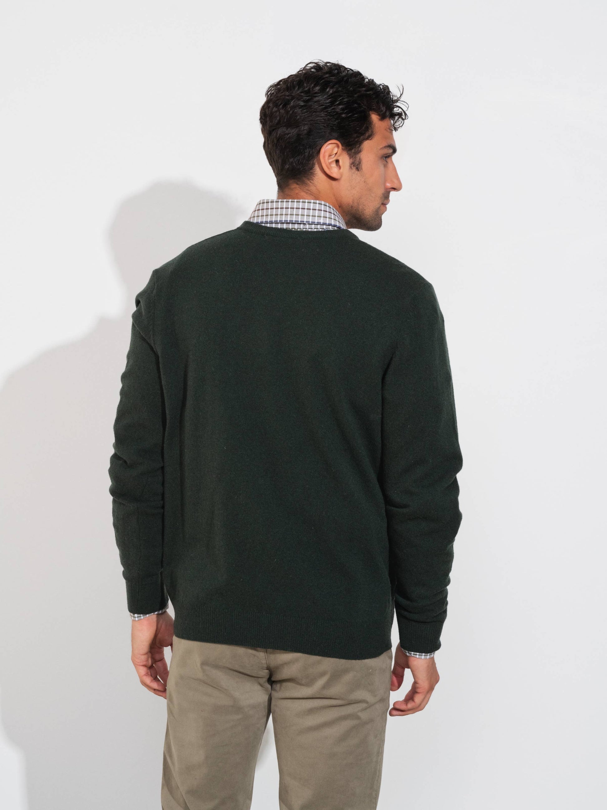 Pullover in lana a maglia fine con scollo a V e ricamo