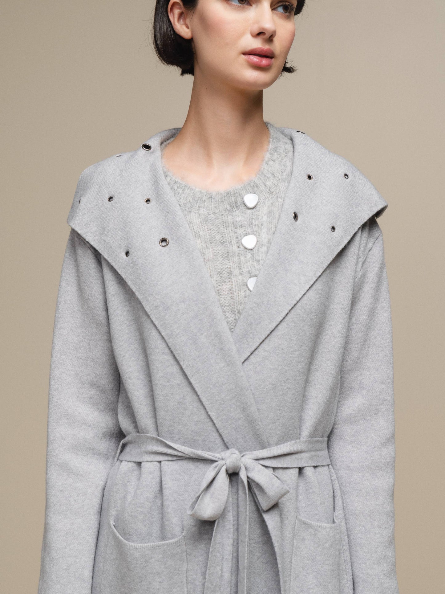 Cappotto cardigan in maglia con cintura e maxi collo