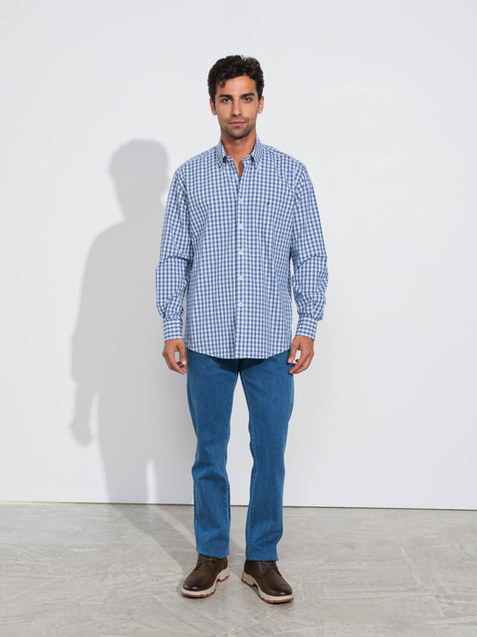 Camicia relaxed fit in lino misto con colletto button-down