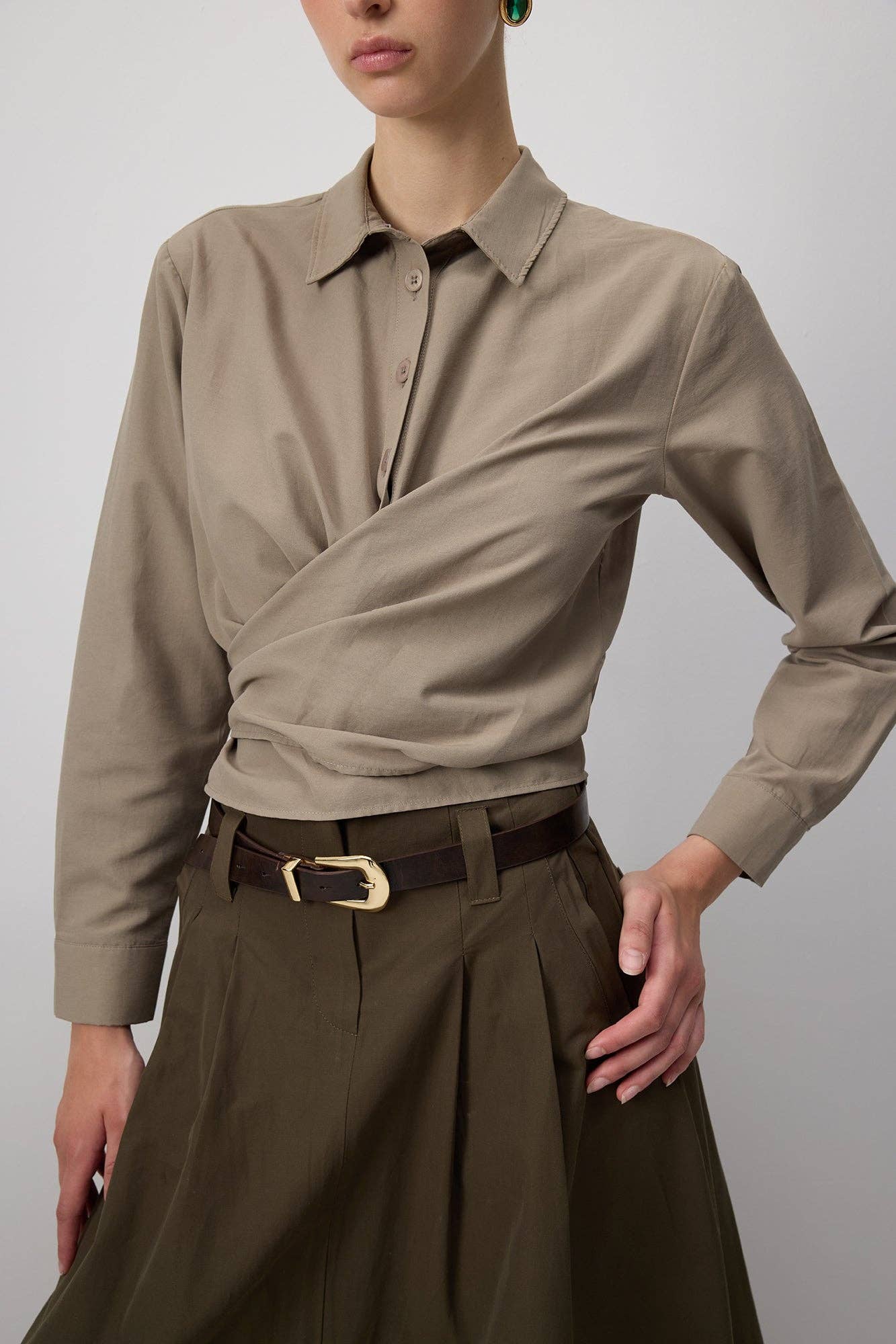 Camicia avvolgente in popeline di cotone color visone