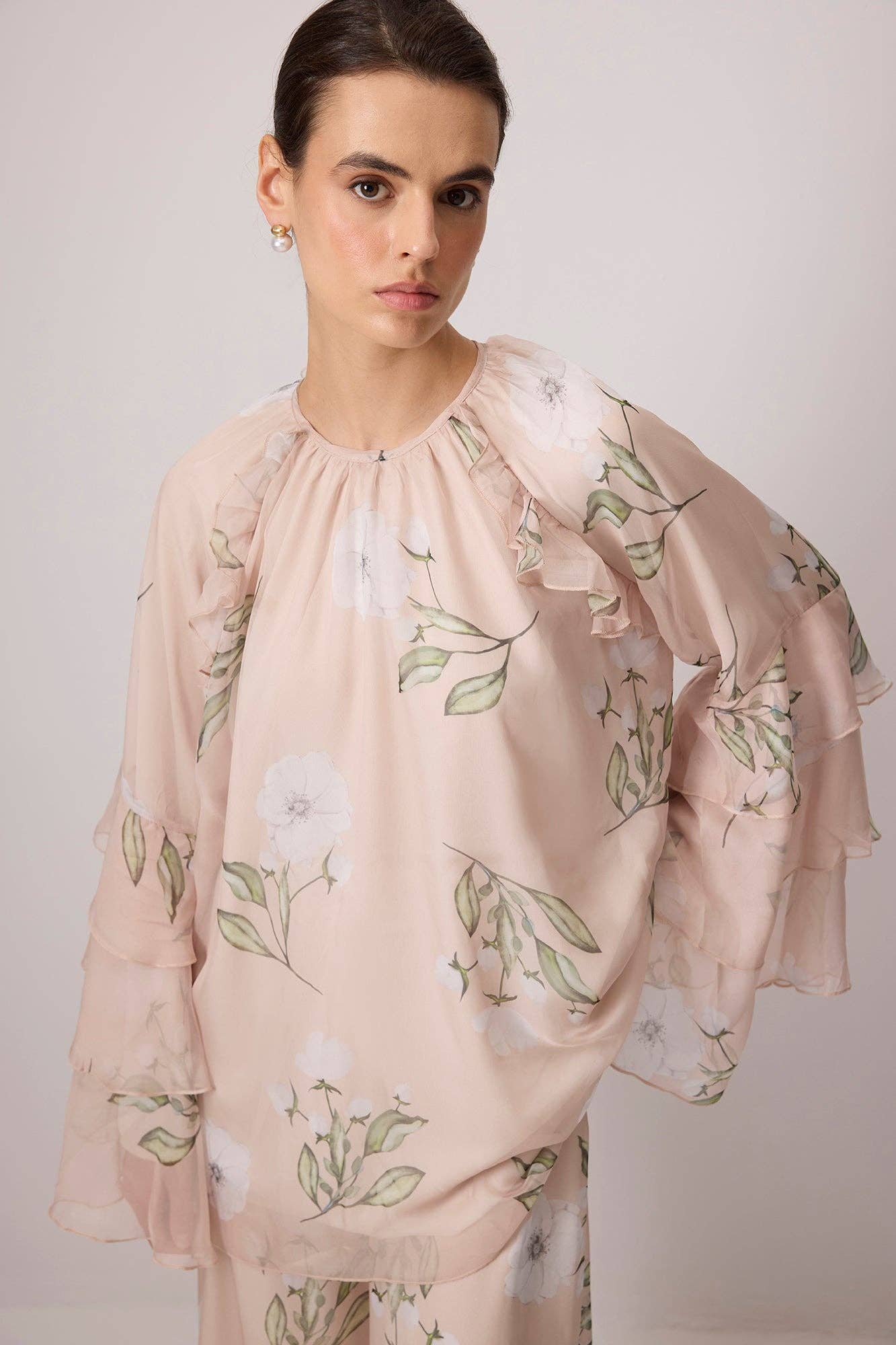 Completo tunica e pantaloni in chiffon floreale rosa