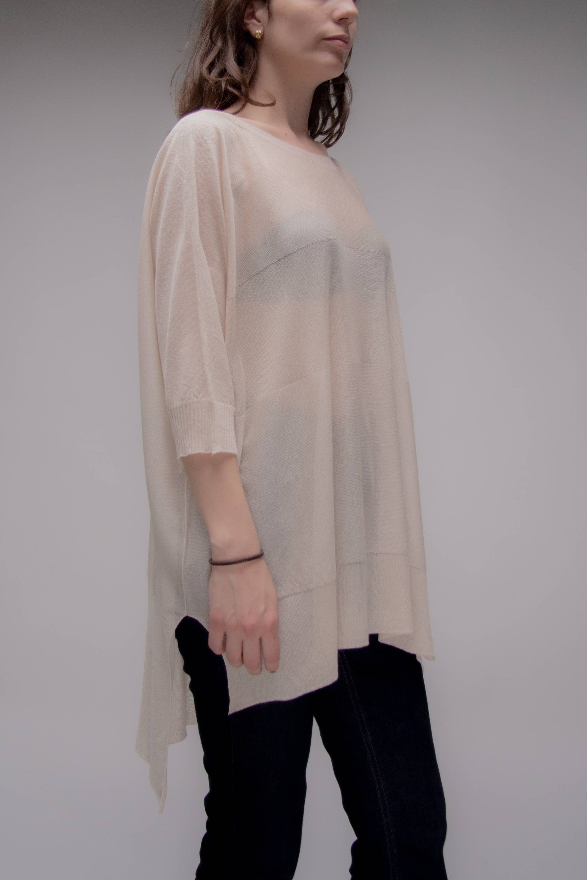 Pullover oversize con scollo a barca in maglia leggera