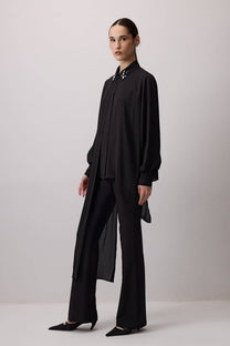 Camicia in chiffon con colletto gioiello