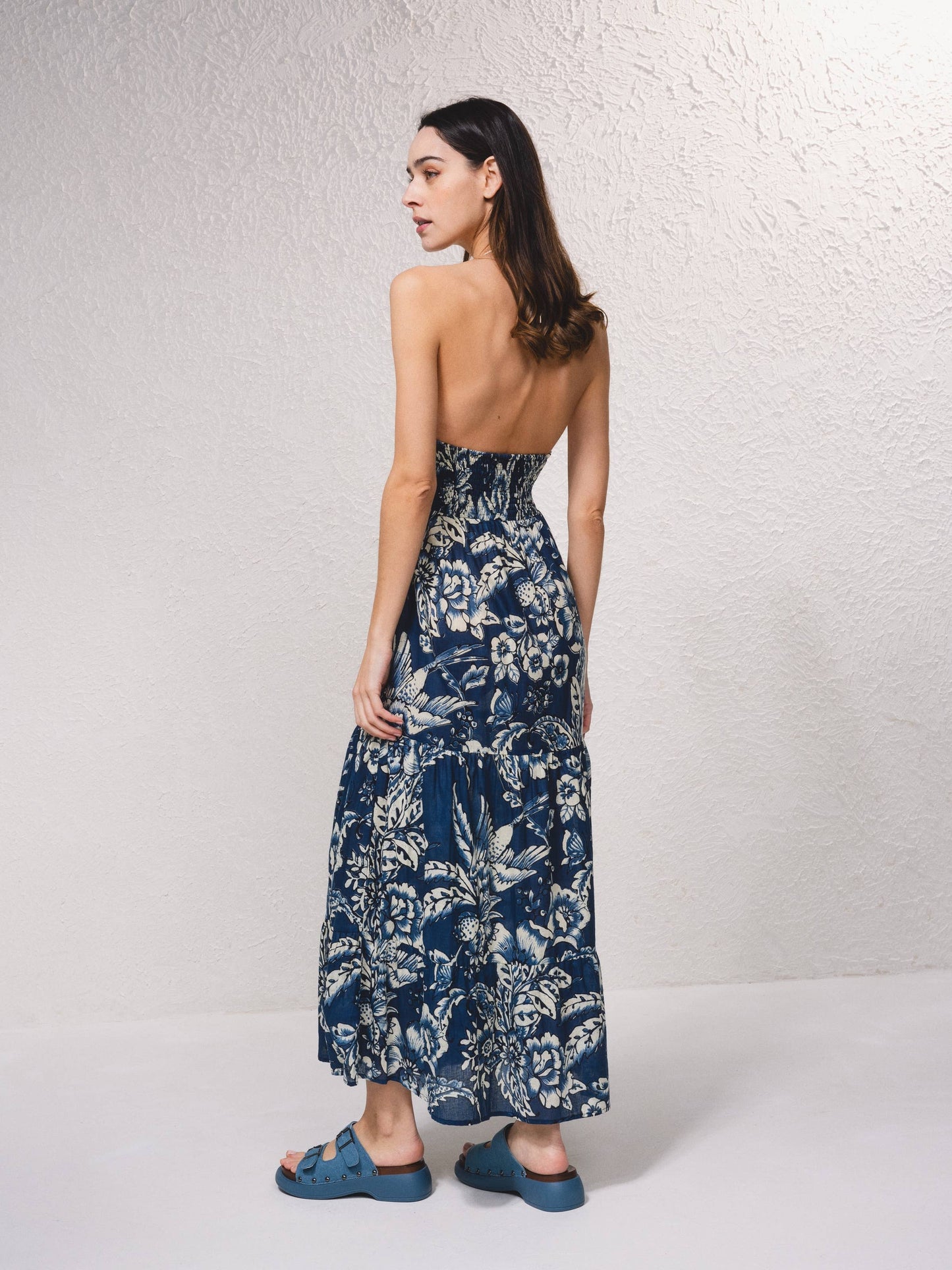 Abito lungo boho con top all’uncinetto e gonna floreale
